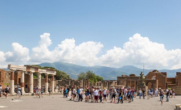 Прочутият археологически парк Помпей в Италия отново приема посетители след