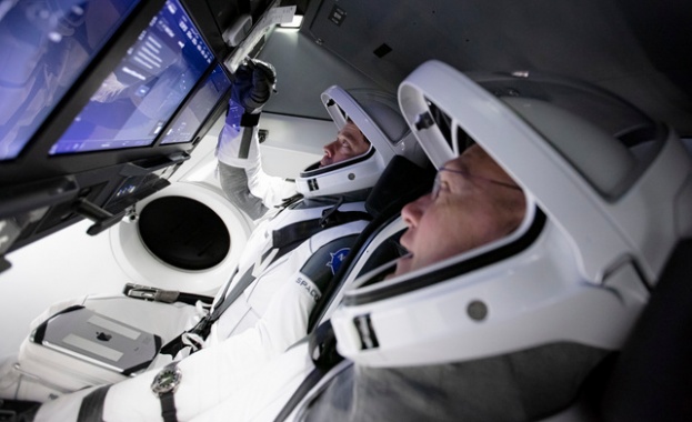 SpaceX изпраща двама астронавти до МКС с американска ракета