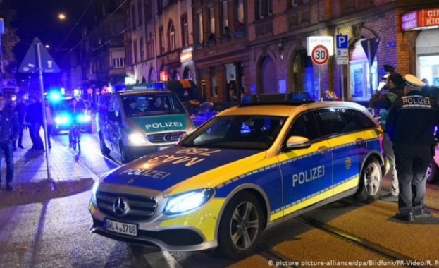 Мъж се вряза в група хора с кола в Германия