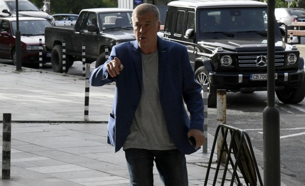 Днес би трябвяло акциите на футболния клуб Левски да преминат