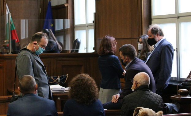 На 1 октомври 2014 г мощен взрив срива със земята