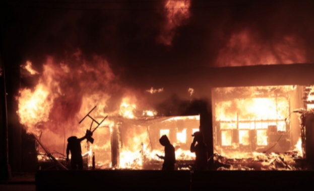 Тръмп определи насилието в Минеаполис като работа на мародери и