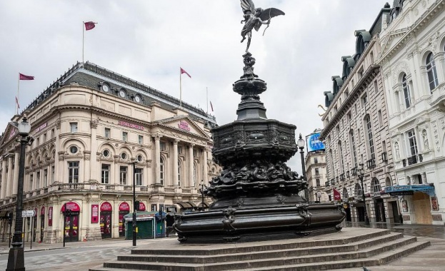 Редица европейски страни разхлабват от днес още повече мерките наложени