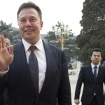 Илон Мъск обвини Джеф Безос, че се опитва да провали Starlink