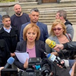 Манолова: Офисът на "Изправи се. БГ" е бил подслушван 