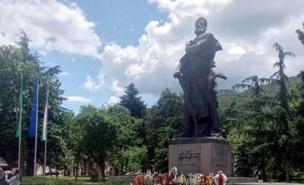 Въпреки мерките заради пандемията, на връх Околчица се състоя всенародно