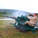 Снимки на Каракачанов с картечница развеселиха Facebook, тръгнаха и колажи (Видео) (Снимки)