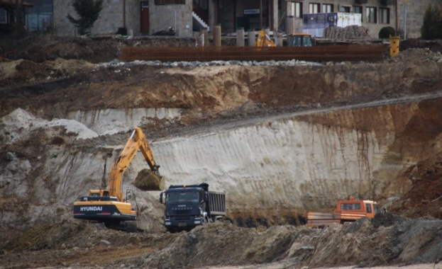 Мащабната постройка на плажа в Алепу по документи е укрепителна