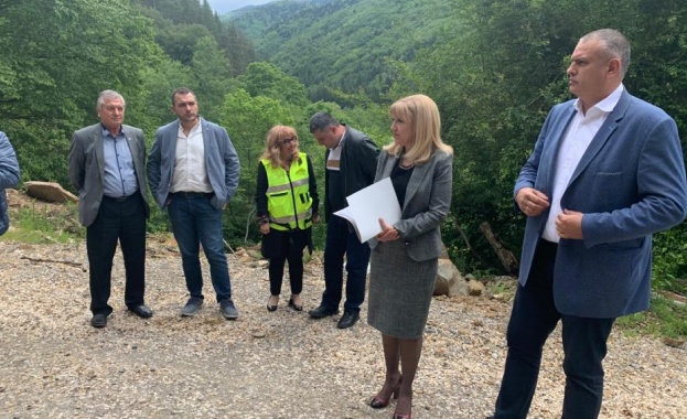 Министърът на регионалното развитие и благоустройството Петя Аврамова и председателят