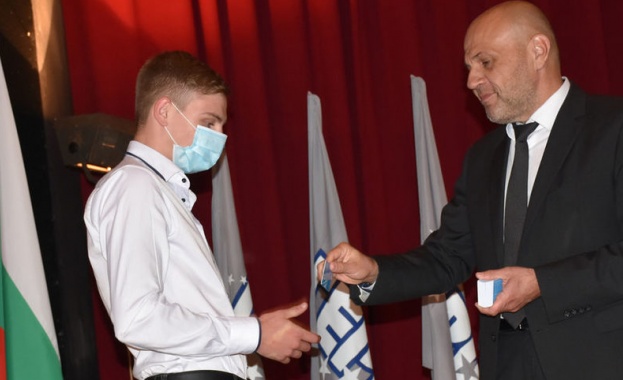 За вицепремиера и член на Изпълнителната комисия на ГЕРБ Томислав