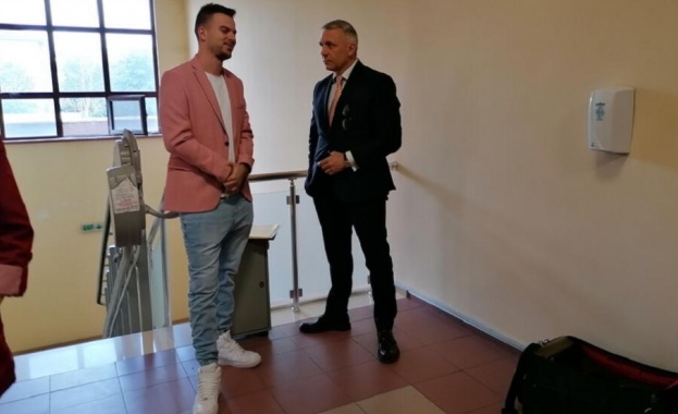 Братът на певицата ЛиЛана Александър Деянов познат като бийтбоксъра