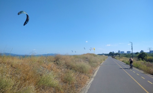 Община Бургас започна изграждане на видеонаблюдение по алеята от Моста