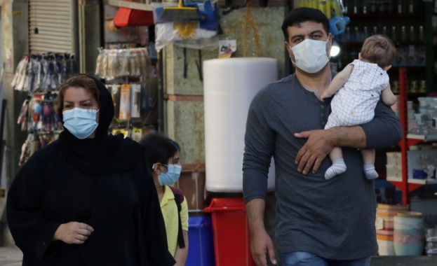 Новозаразените с новия коронавирус в Иран леко са се понижили