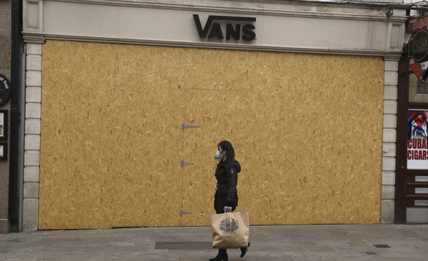 Ирландия ще ускори предпазливото отваряне на икономиката с четвъртата последна