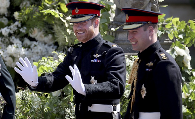 Въпреки напрежението между принцовете Уилям и Хари все пак са