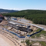 "Подпорна стена търси камериерки"