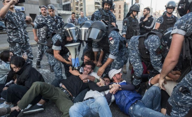 Антиправителствени демонстранти събраха днес в центъра на ливанската столица в