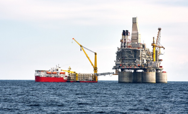 Същевременно беше съобщено че световните запаси от петрол през първото