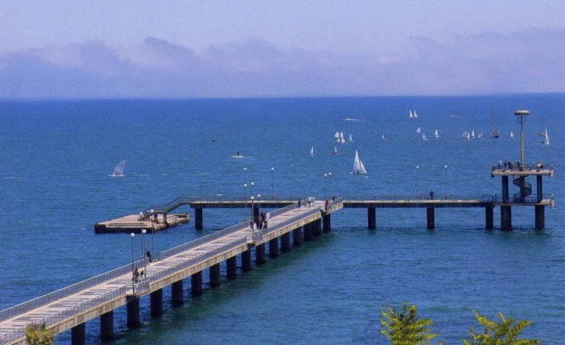 Мостът в Бургас ще бъде осветен в лилаво тази вечер