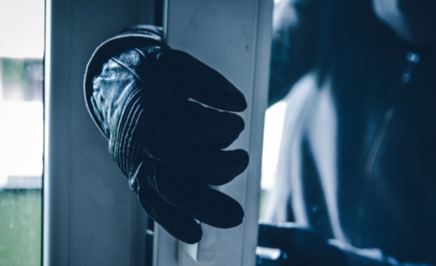 3000 лева са откраднати от хипермаркет за строителни материали на