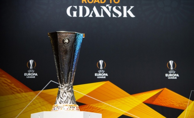 Франкфурт може да стане домакин на решаващите мачове от футболния