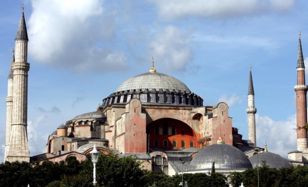 И опозицията на Ердоган съгласна с превръщането на "Света София" в джамия