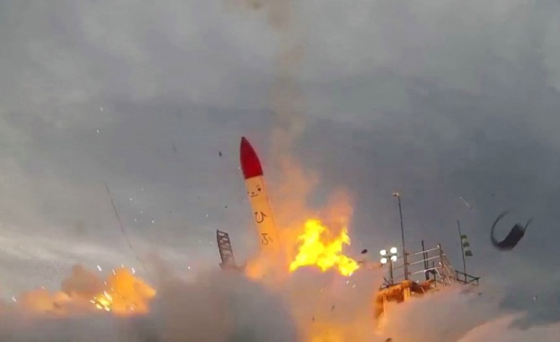 Японска частна ракета се разпадна малко след излитането си 