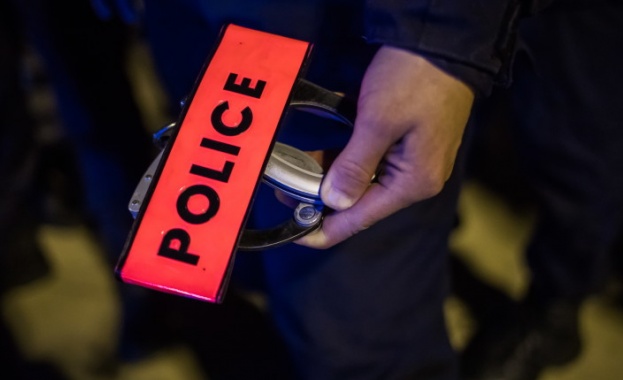 Френските полицаи се събраха пред Айфеловата кула за да протестират