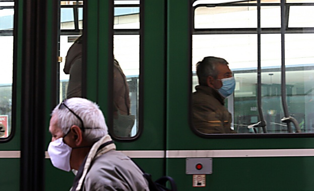 Проверки за носене на маски в градския транспорт в София 