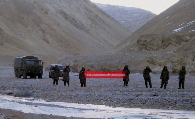 Двайсет индийски войници са загинали в сблъсък с китайски военни