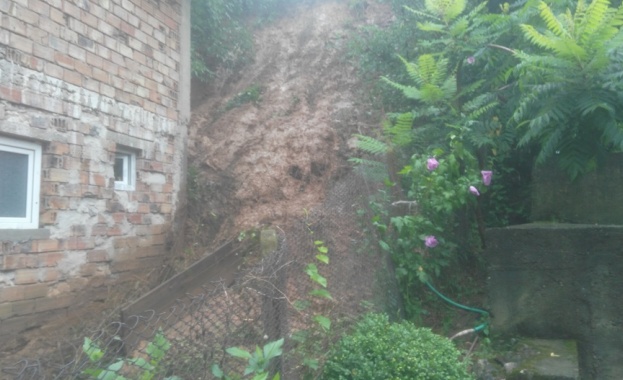 Очаква се дъждовете да продължат до края на месеца за