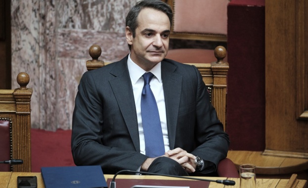 Гръцкият премиер Кириакос Мицотакис намекна че ще направи промени в