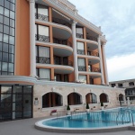 Хотелиер за идеята да приемат хора с COVID-19: Трябва да се плати авансово 