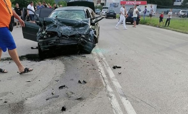 При зверска катастрофа във Враца пострадаха седем души Сред тях
