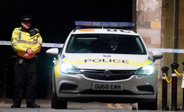 Трима души са били убити а други трима са сериозно