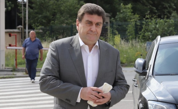 Валентин Златев се яви на разпит в Специализираната прокуратура Той