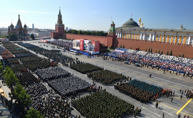 На Червения площад в Москва се състоя военният парад по