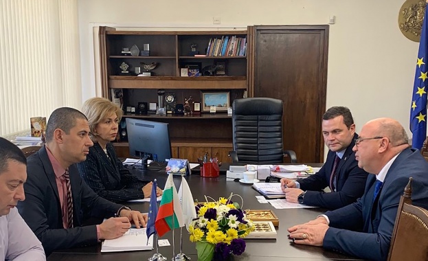 Като част от своята информационна кампания за запознаване на местната