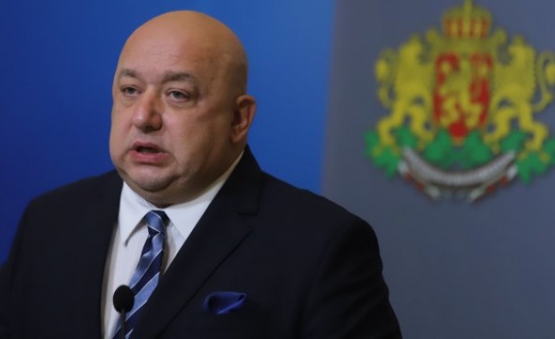 Треньорите - задължително с маски, обмислят премахването на публика