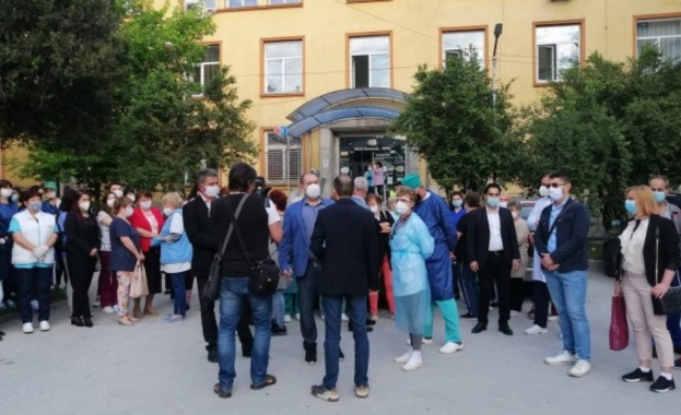 Медиците от общинската болница във Велинград подадоха колективна оставка В
