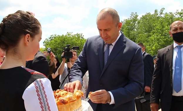 Властта трябва да осъзнае че крачи към пропастта Това заяви