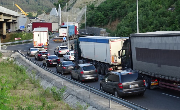 Километрична опашка на пътя за "Кулата" 