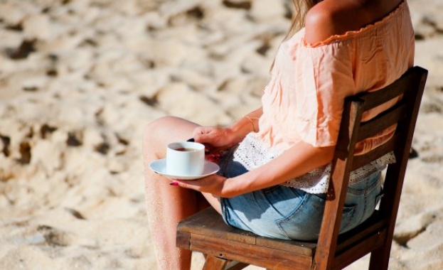 Чай и кафе са сред най-опасните напитки в жегата