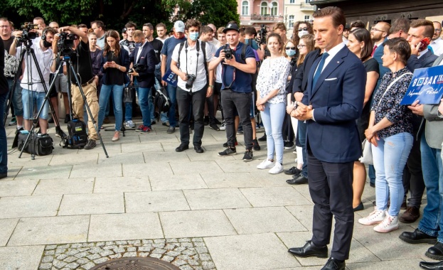 Поляците гласуват днес за президент от този избор зависи