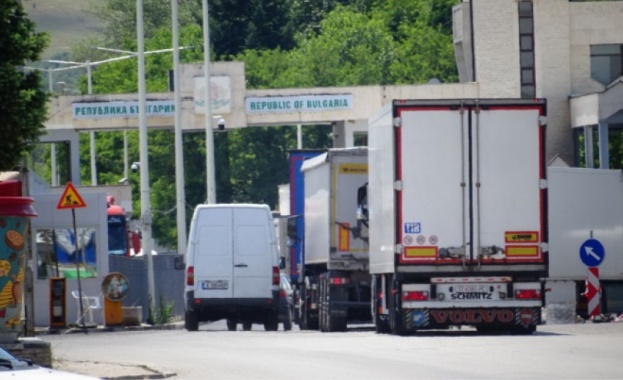 Интензивен трафик за товарни автомобили на ГКПП „Кулата“ и „Лесово“