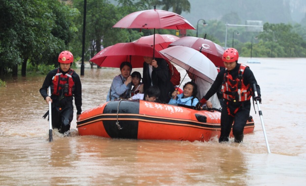 12 загинали при наводнение в Китай