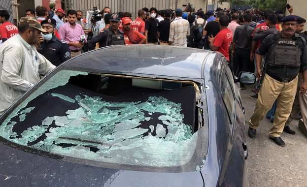 Шестима души са убити при нападението срещу пакистанската фондова борса в Карачи