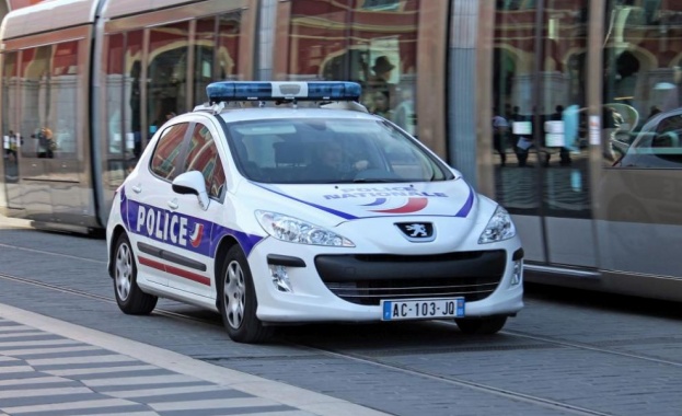 Операцията на френската полиция в деловия район Дефанс в Западен