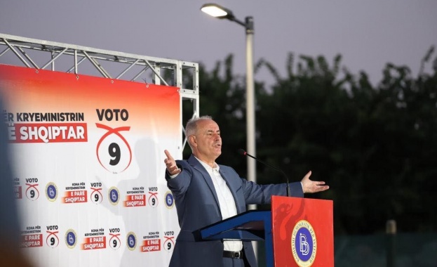 Кандидат-премиер на Северна Македония обеща мултиетнически химн и задължителен албански език