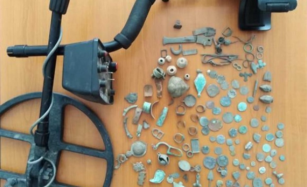 Археологически предмети, старинни монети и наркотици са иззети при спецоперация в Ямбол